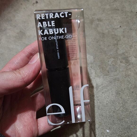 ELF Retractable Kabuki Brush For On-The-Go - Picture 1 of 5